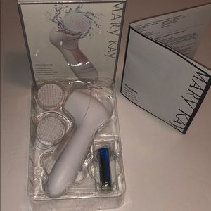 Mary Kay cleansing brush 🧼